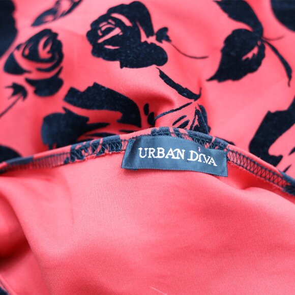 Chic Urban Diva Red & Black Rose Party Skater Dress - Picture 4 of 5